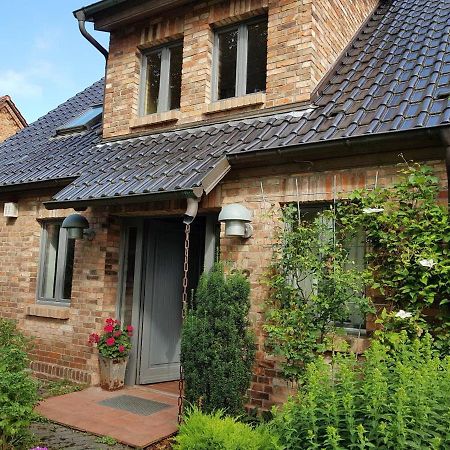 Grosse Wohnung / Haushaelfte In Peetzig Am See Ангермюнде Екстериор снимка