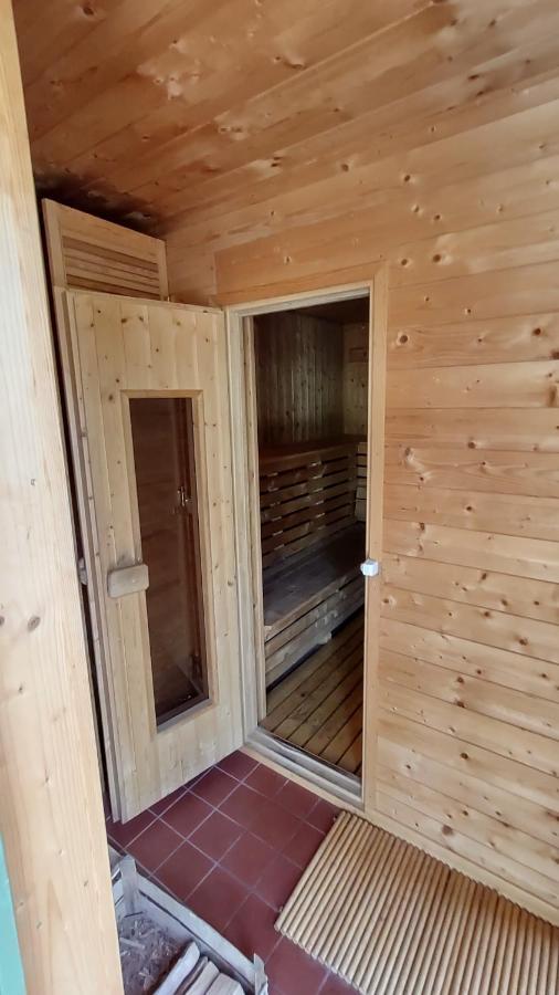 Grosse Wohnung / Haushaelfte In Peetzig Am See Ангермюнде Екстериор снимка