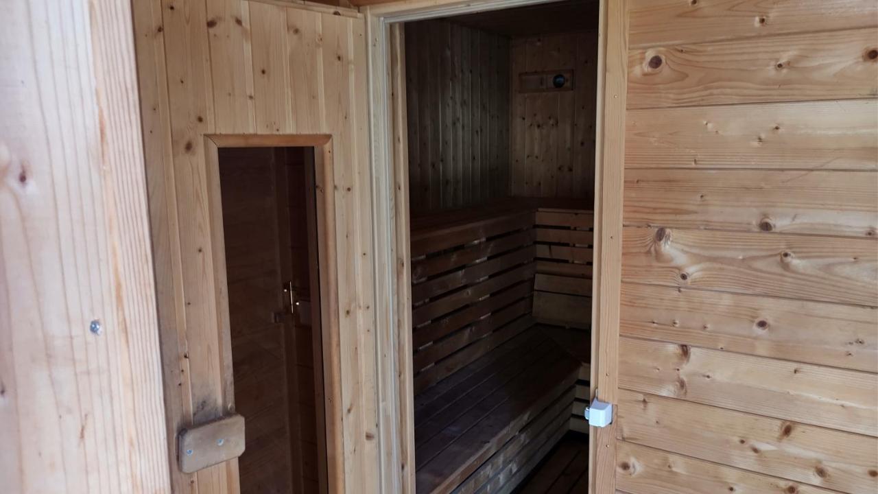 Grosse Wohnung / Haushaelfte In Peetzig Am See Ангермюнде Екстериор снимка
