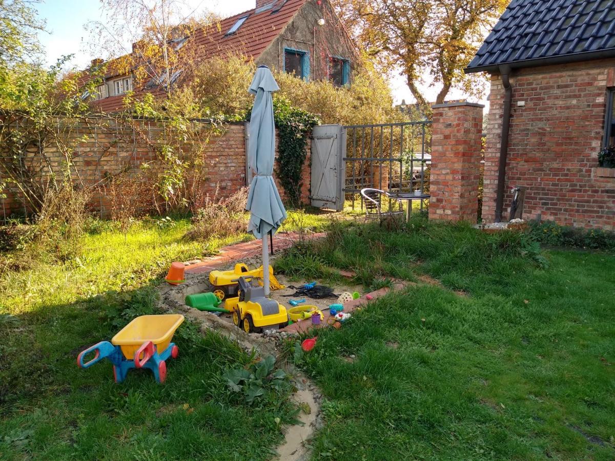 Grosse Wohnung / Haushaelfte In Peetzig Am See Ангермюнде Екстериор снимка