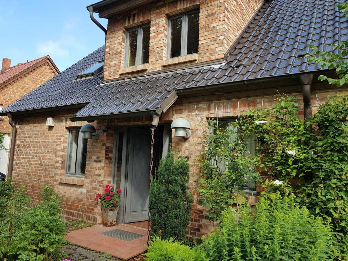 Grosse Wohnung / Haushaelfte In Peetzig Am See Ангермюнде Екстериор снимка