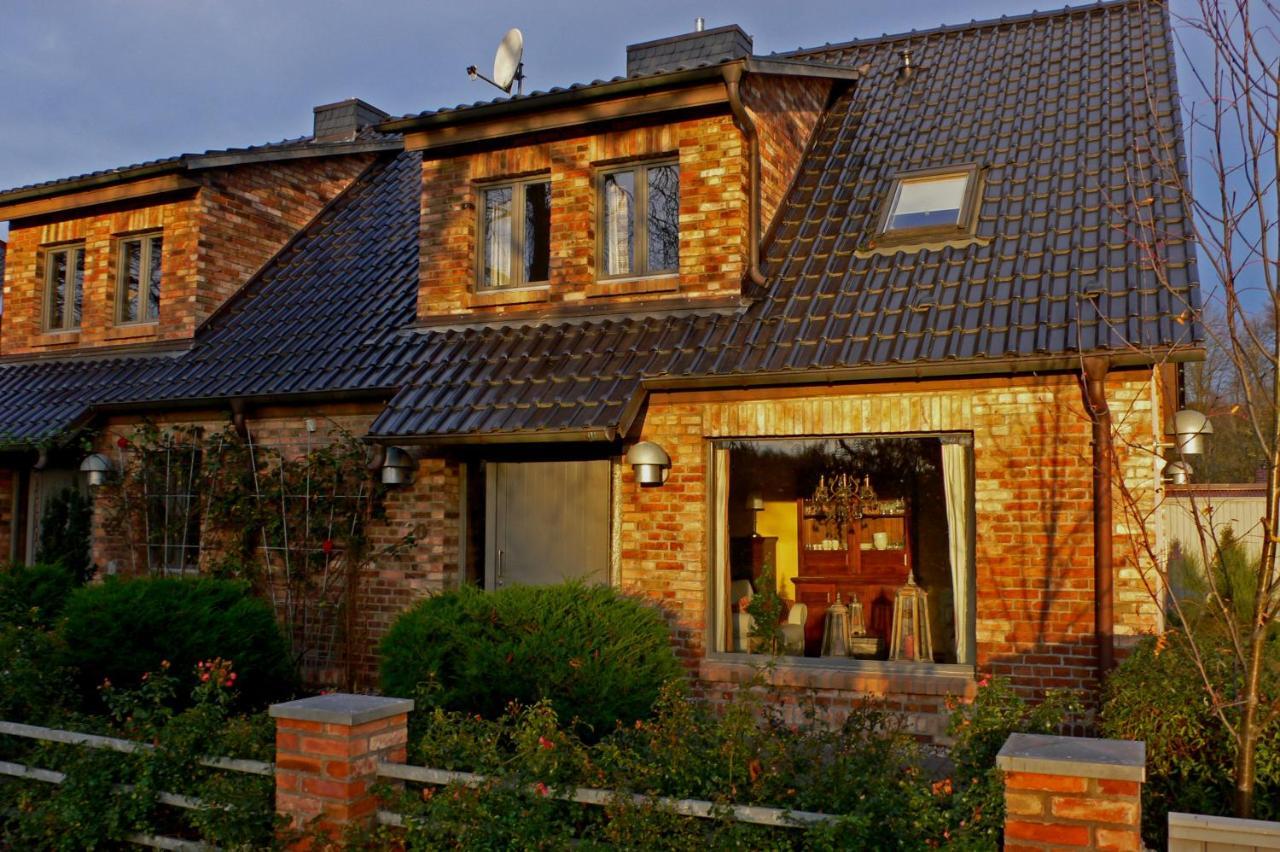 Grosse Wohnung / Haushaelfte In Peetzig Am See Ангермюнде Екстериор снимка