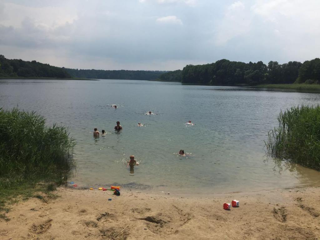 Grosse Wohnung / Haushaelfte In Peetzig Am See Ангермюнде Екстериор снимка